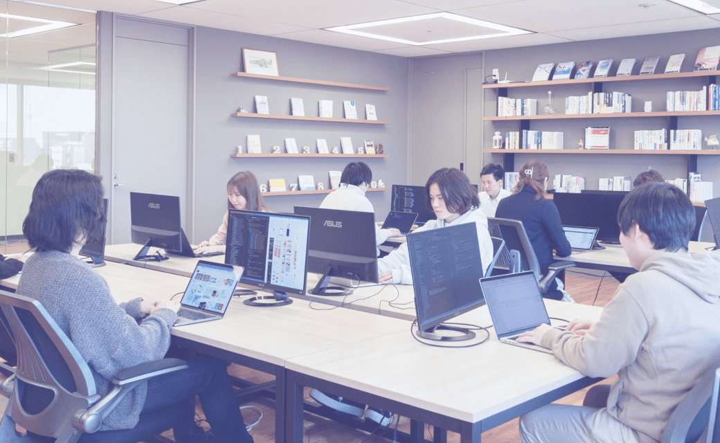 創新ラボのオフィス風景